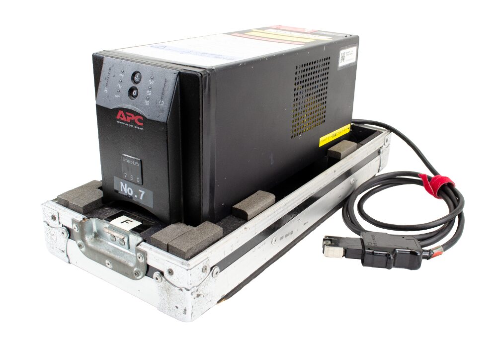 APC Smart-UPS 750VA / 500W